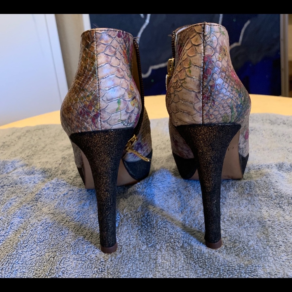 Boots - Picture 4 of 6